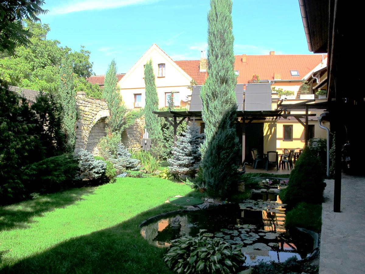 Hotel U Lisky Hostka  Exterior photo