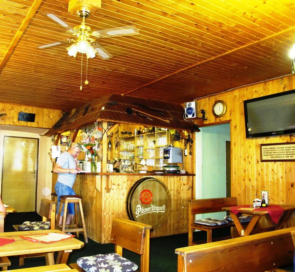 Hotel U Lisky Hostka  Exterior photo